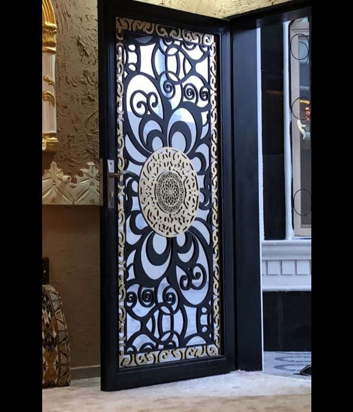 باب حديدي أنيق