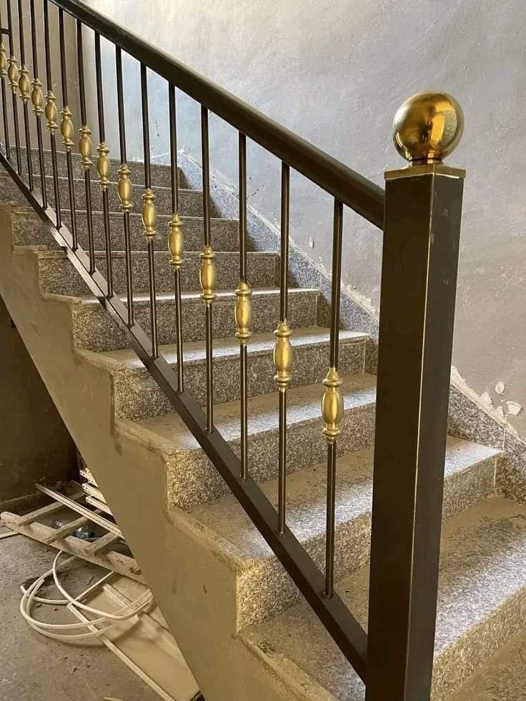 باب معدني فاخر للشقق